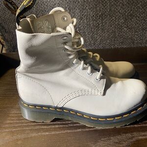 Women’s Dr Martens size 6